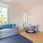 Guesthost - Lakeview With Pool, Garden & Parking