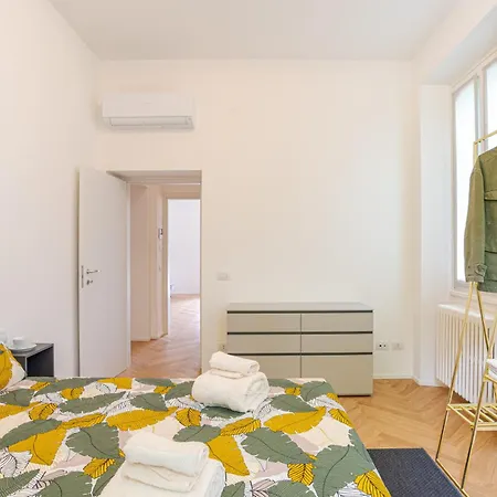 View With Pool, Garden And Parking Apartment Lierna