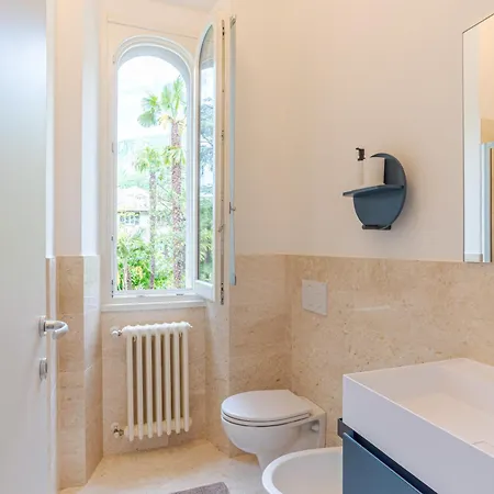 View With Pool, Garden And Parking * Lierna