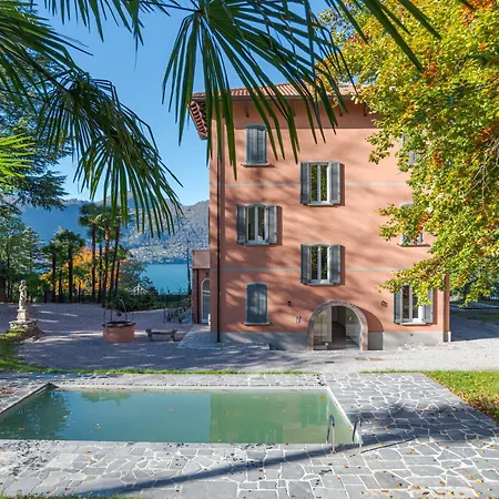 View With Pool, Garden And Parking Apartment