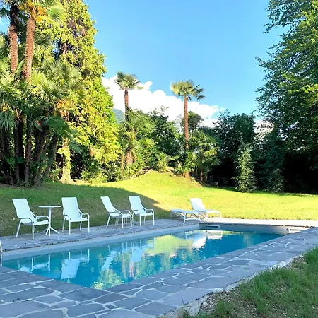 View With Pool, Garden And Parking Apartment Lierna